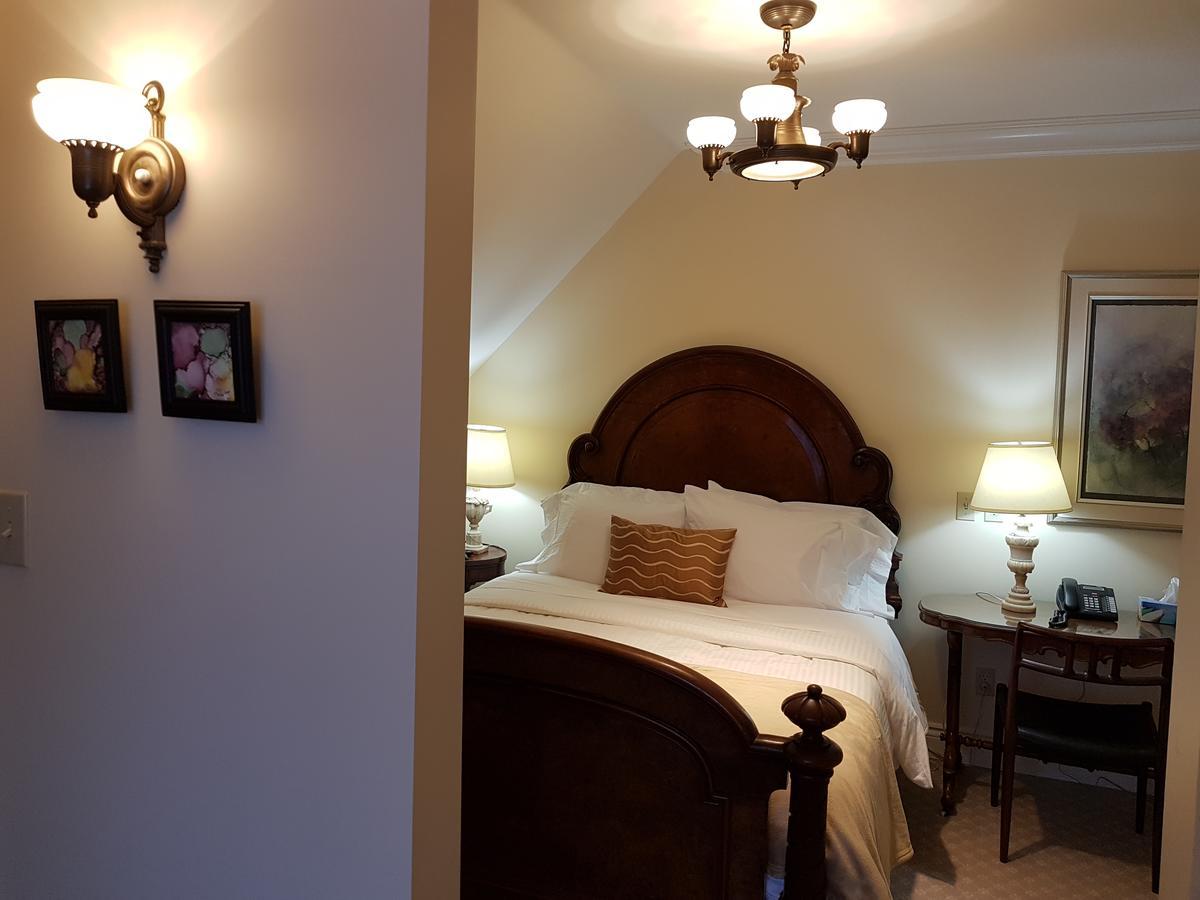 Hotel Manoir Chamberland à Montebello Extérieur photo