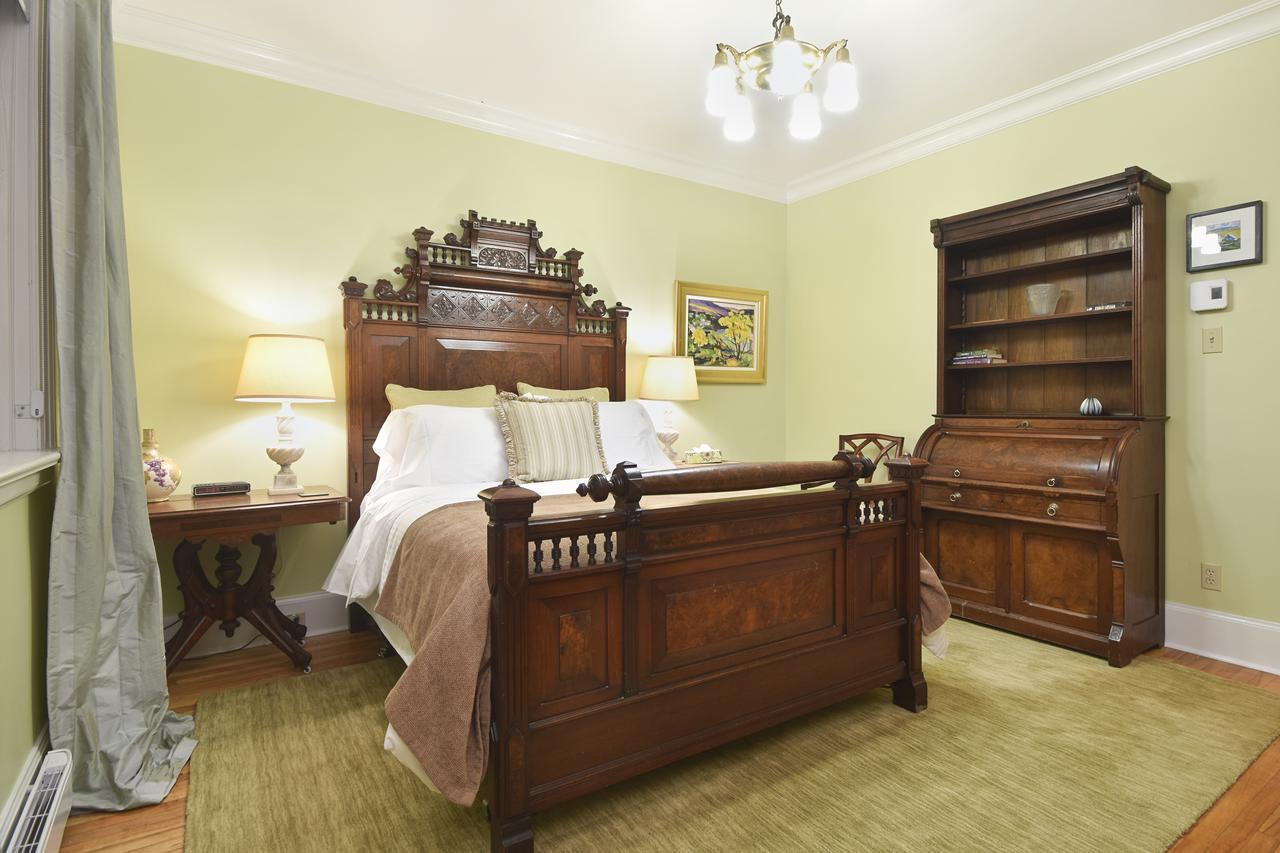 Hotel Manoir Chamberland à Montebello Extérieur photo